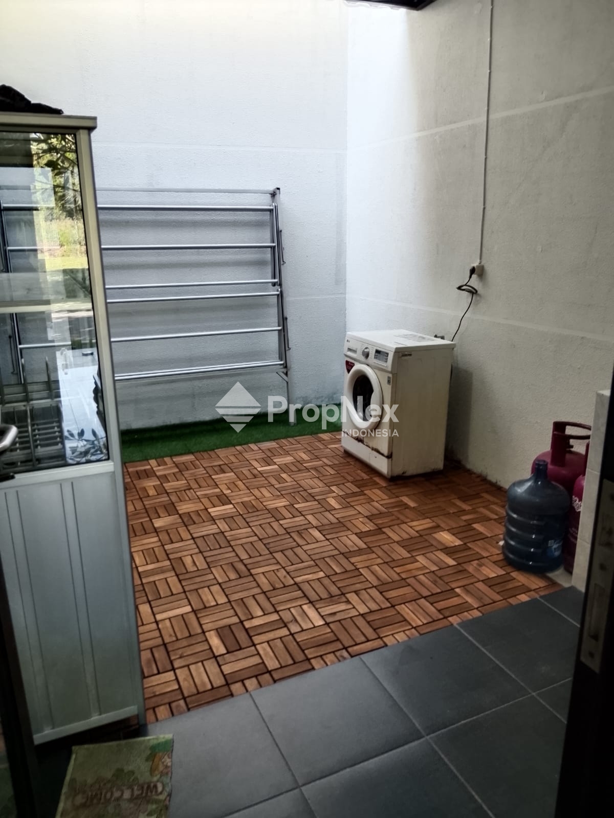 DIJUAL / DISEWAKAN – Rumah 2 Lantai North West Hill — foto 5